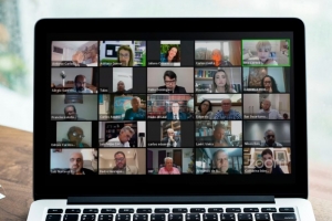 IAB defende que vacinação de toda a população seja prioridade no País 