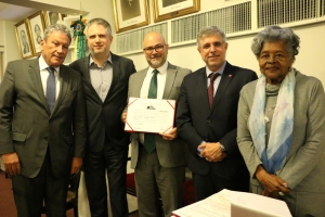 Da esq. para a dir., Antonio Laért Vieira Júnior, Joaquim Tavares de Paiva Muniz, Cesar Augusto Guimarães Pereira, Sydney Limeira Sanches e Edmée da Conceição Cardoso