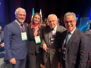 Da esq. para a dir., Carlos Eduardo Machado, Adriana Brasil Guimarães, Bernardo Cabral e Jorge Viana