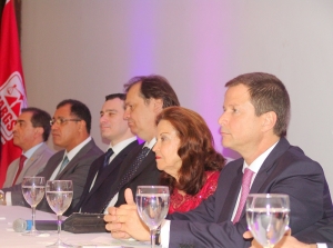 Jorge Folena (segundo da esq. para a dir.) integrou a mesa de honra, da qual também fez parte Claudio Lamachia (último, à direita)