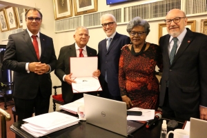 Da esq. para a dir., Jorge Rubem Folena, José Geraldo Antonio, Carlos Eduardo Machado, Edmée da Conceição Cardoso e Sérgio Tostes