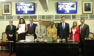 Da esq. para a dir., Marcos Luiz Oliveira de Souza, Maria Eduarda Aguiar, Jorge Rubem Folena, Sydney Limeira Sanches, Edmée da Conceição Ribeiro Cardoso, Luciano Bandeira, Rita Cortez e Nélio Georgini