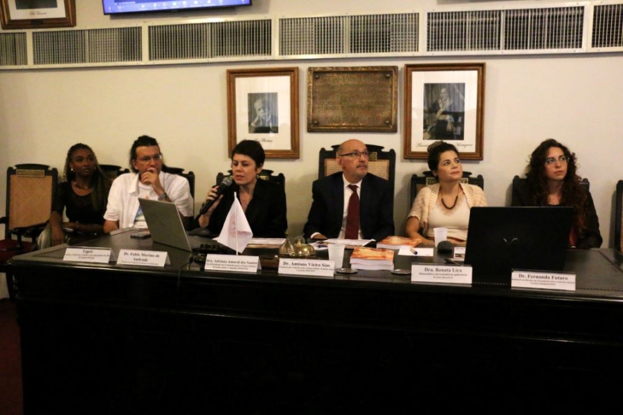 Da esq. para a dir., Taprê, Fabio Martins de Andrade, Adriana Amaral dos Santos, Antônio Sias, Renata Lira e Fernanda Futuro