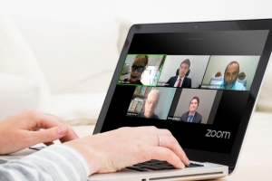 Advogados e sanitarista defendem responsabilização do presidente pela pandemia 