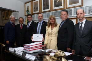 Da esq. para a dir., Carlos Eduardo Machado, Técio Lins e Silva, Luciano Bandeira, Sebastião Reis, Rita Cortez, Antonio Laért Vieira Junior e Marcio Barandier