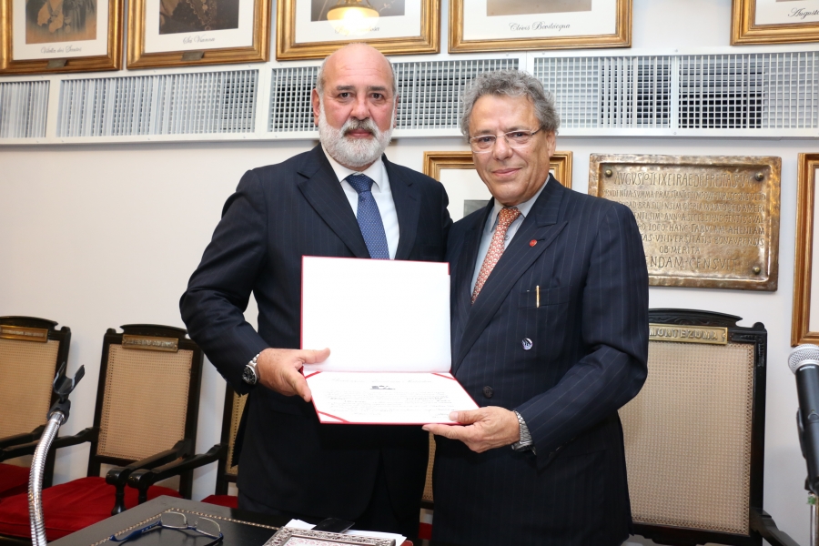 Técio dá posse ao advogado José Calixto Uchôa Ribeiro como membro efetivo