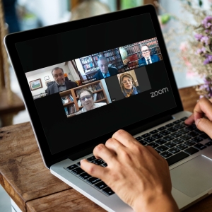 Em sentido horário, Aloysio Augusto Paz de Lima Martins, Francisco Amaral, Paulo Joel Bender Leal, Ana Amélia Menna Barreto de Castro Ferreira e Maria Lucia Gyrão