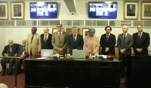 Da esq. para a dir., Peter Dirk Siemsen, Jorge Hilário Gouvêa Vieira, Issouf Baadhio, Sergio Francisco de Aguiar Tostes, Jorge Rubem Folena, Sydney Limeira Sanches, Edmée da Conceição Cardoso, Igor Martins da Cunha, Francisco Antunes Maciel Mussnich e Antonio Alberto Gouvêa Vieira 