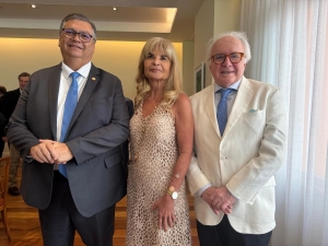  Da esq. para a dir., Flávio Dino, Rita Cortez e Joaquim Falcão